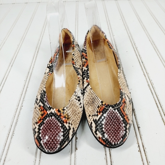NEW Naturalizer Women's Vivienne Snakeskin Slip On Casual Comfy Flats M54 - Picture 3 of 9